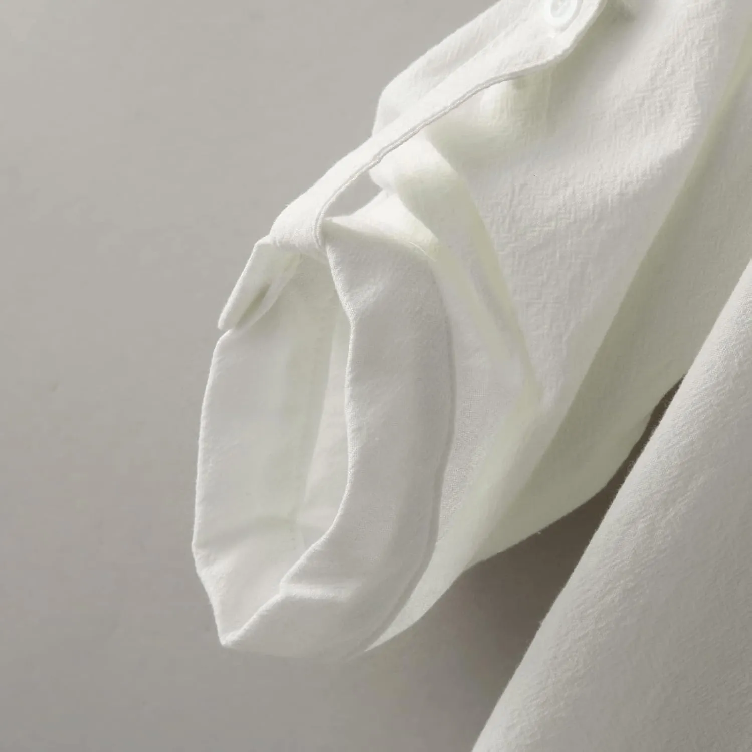 2023 Classic Fit Roll-Up Sleeve Thin Shirts for Men Solid Color Hi-Low Hem Lightweight Soft Button Down Pocket Summer Tops