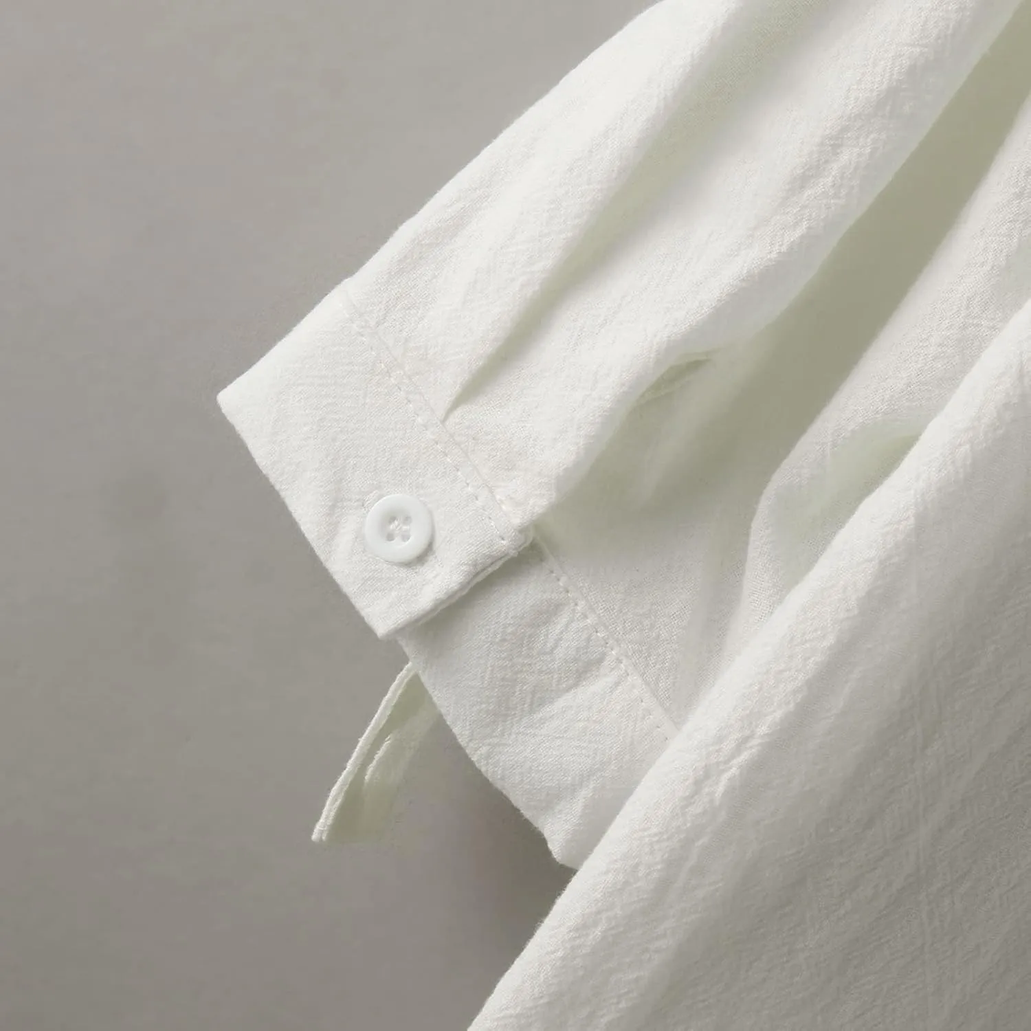 2023 Classic Fit Roll-Up Sleeve Thin Shirts for Men Solid Color Hi-Low Hem Lightweight Soft Button Down Pocket Summer Tops