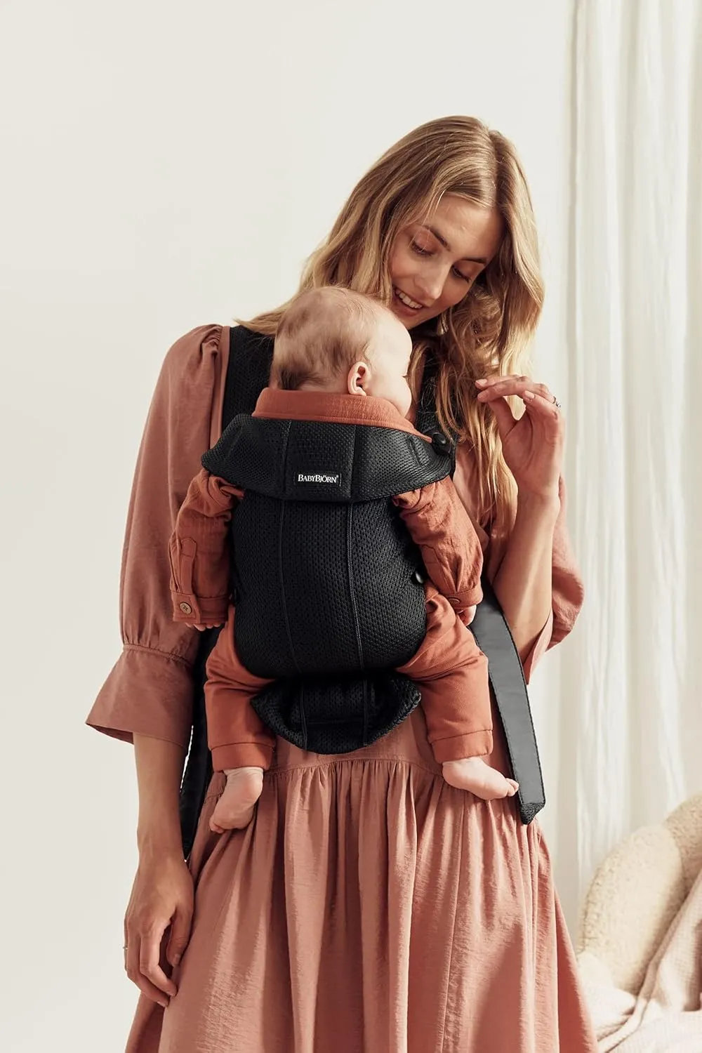 BabyBjörn Baby Carrier Mini, Black, 3D Mesh | Newborn Carrier (7-25 lbs), Ergonomic, Easy-to-Use