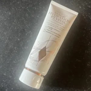 Kits CHARLOTTE'S NEW MAGIC HYDRATION REVIVAL CLEANSER 120 ML