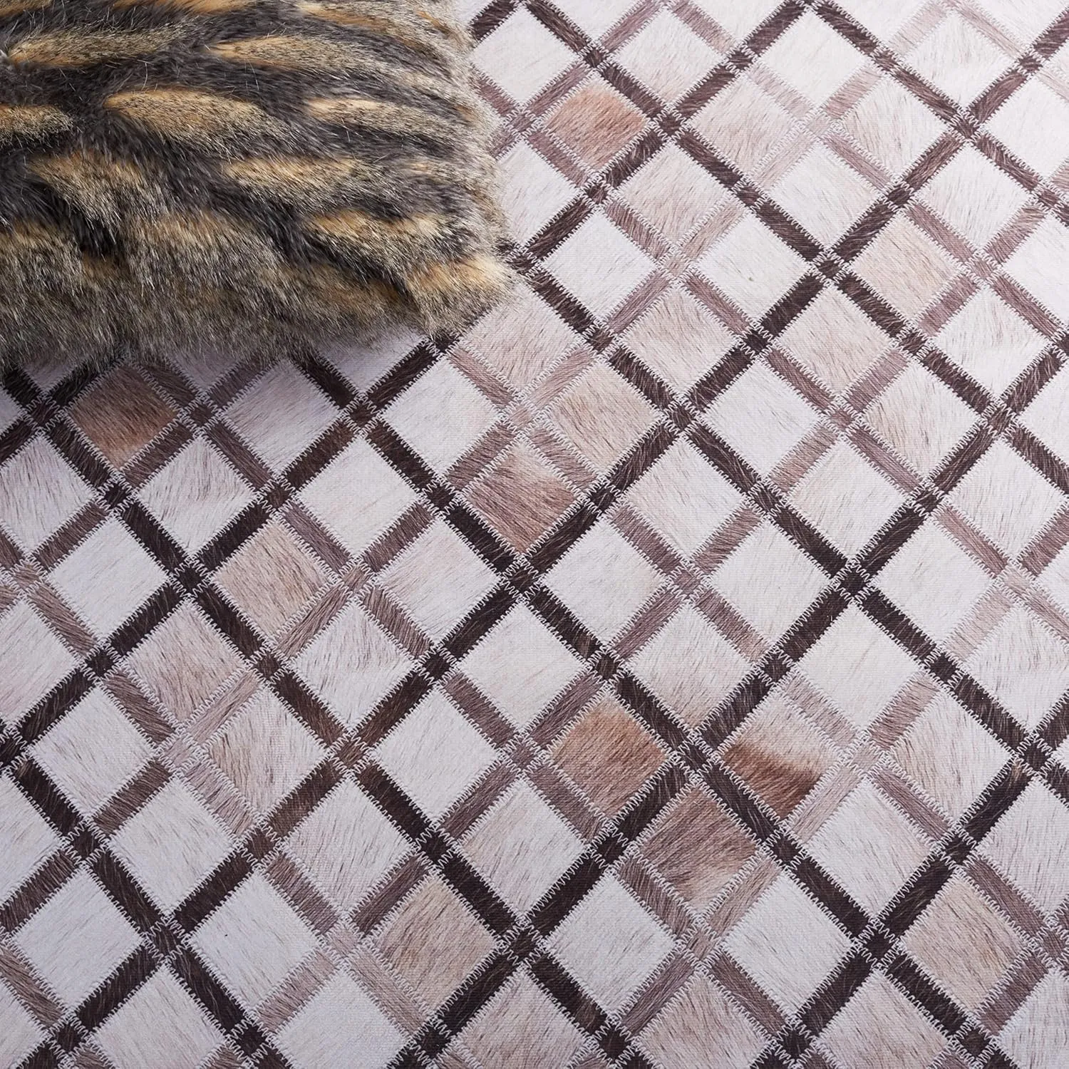 SAFAVIEH Faux Hide Collection Area Rug - 9' x 12', Beige & Brown, Rustic Modern Glam Design, Non-Shedding & Easy Care, Machine Washable Ideal for High Traffic Areas in Living Room, Bedroom (FAH545A)