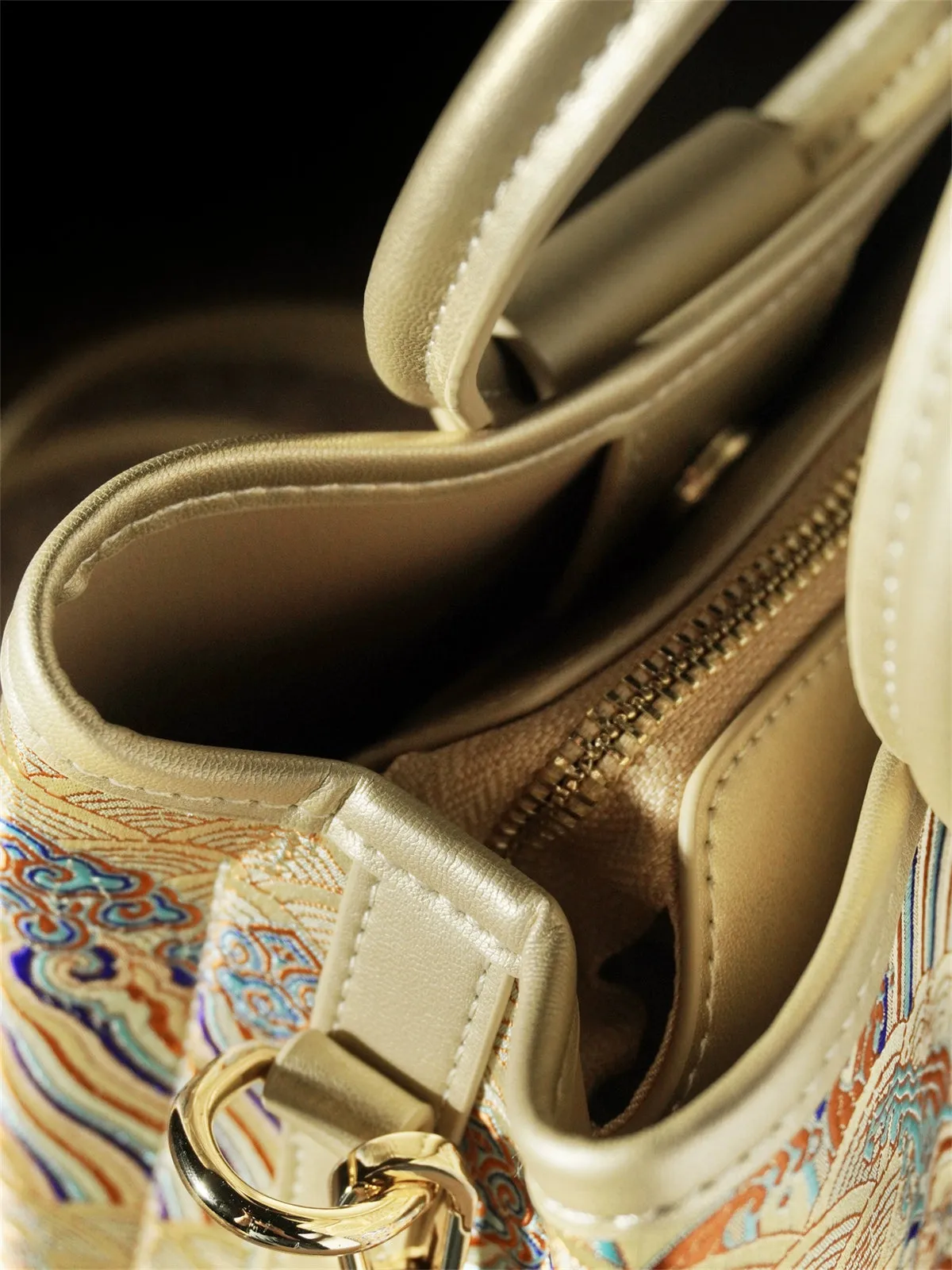 Sea Cliffs Song Brocade Handbag for Women
