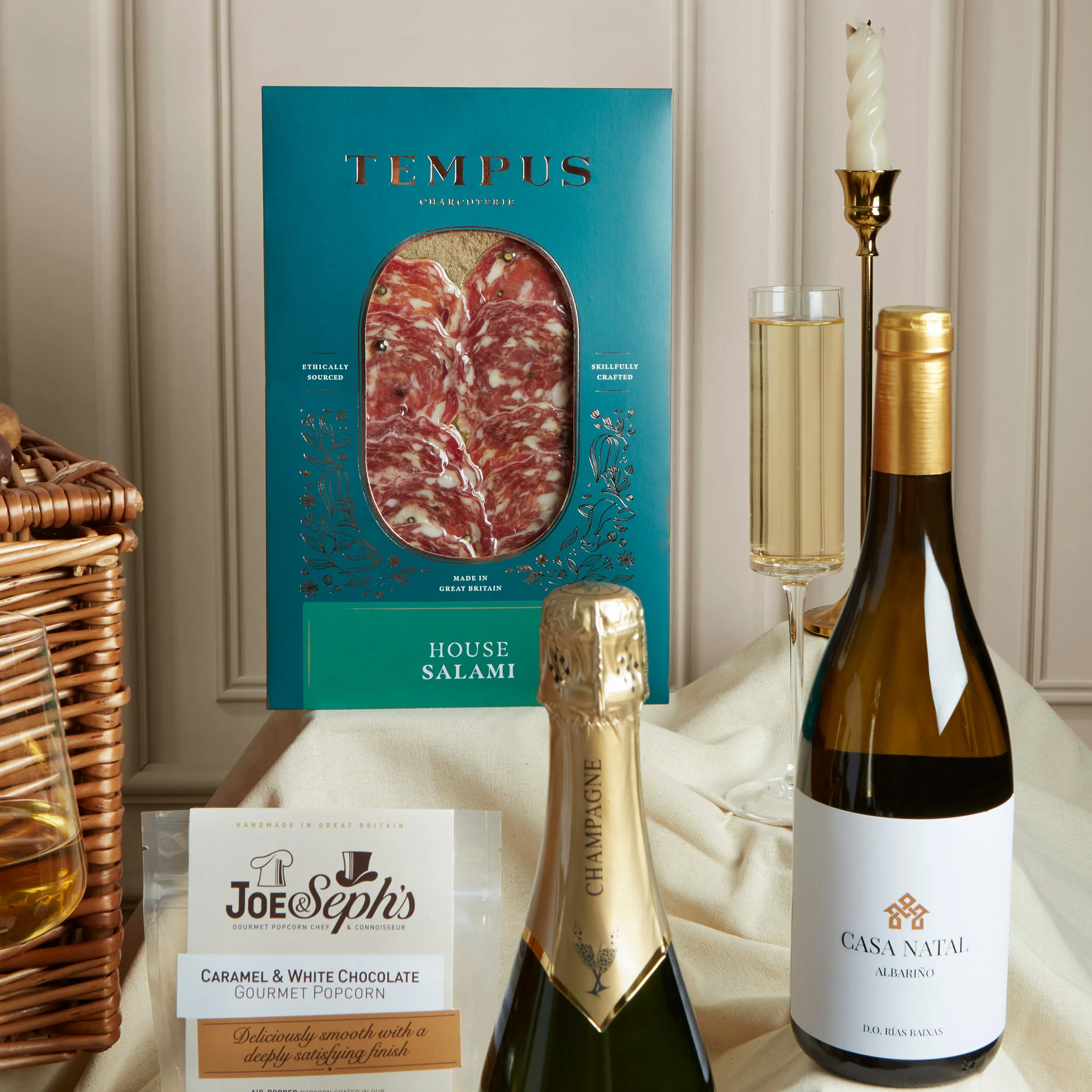 The Deluxe Food and Wine Hamper
