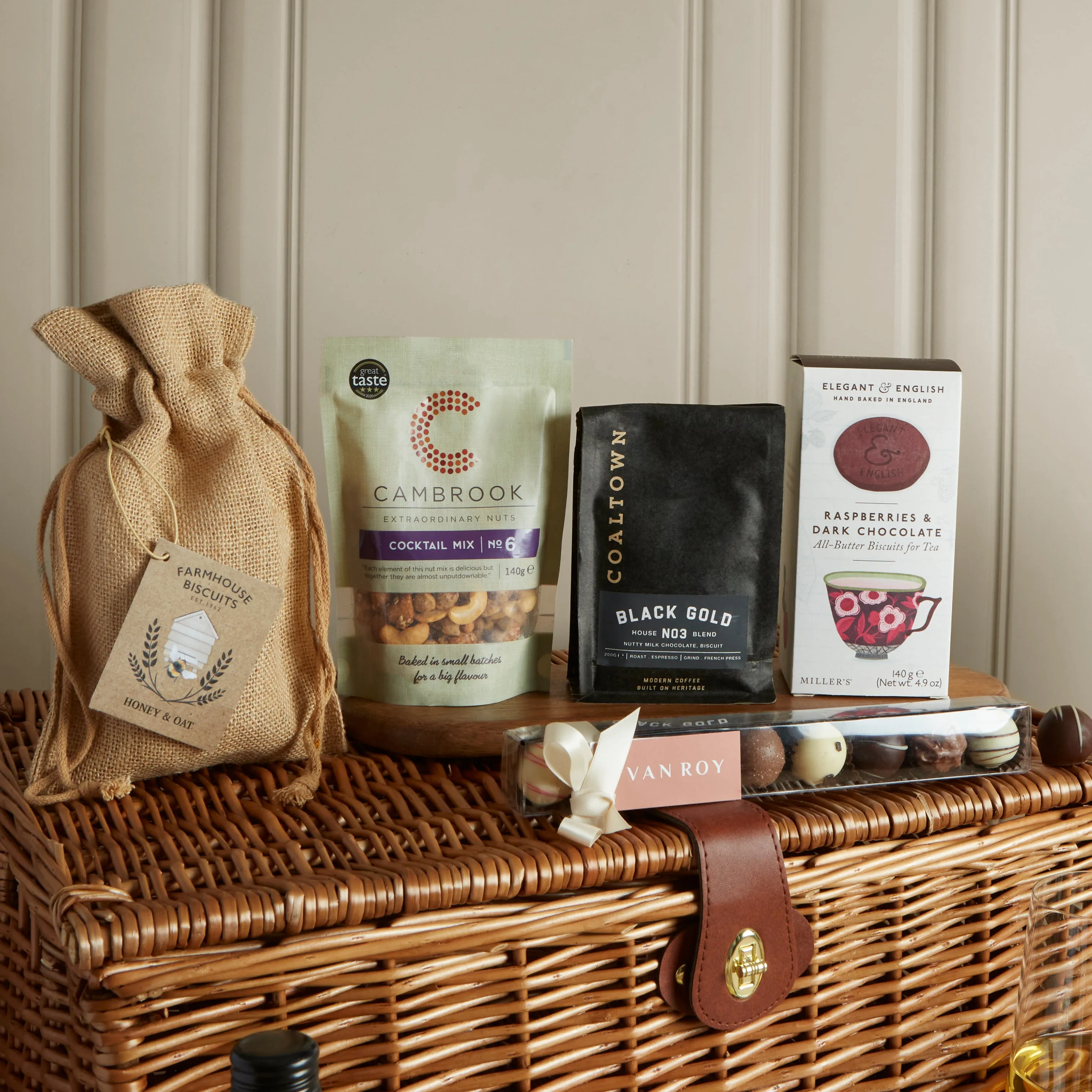 The Deluxe Food and Wine Hamper