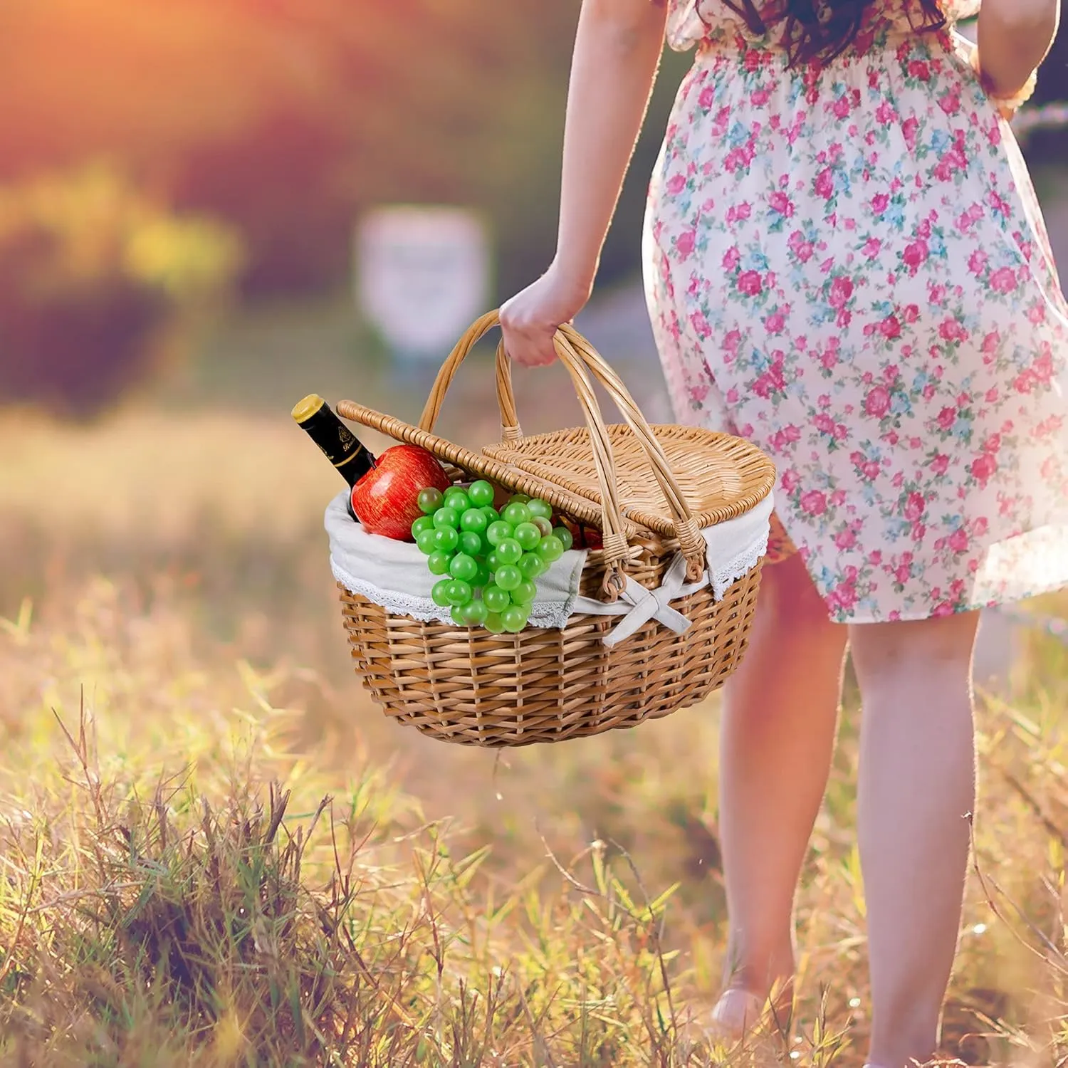 Wicker Picnic Basket with Lid and Handle Sturdy Woven Body with Washable Lining for Easter,Mother's Day,Outdoor Camping